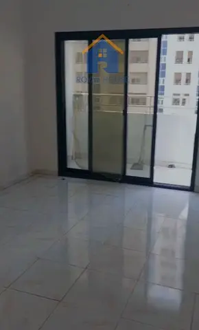 للبيع غرفه نوم مع بلكونه بالقاسميه المحطه