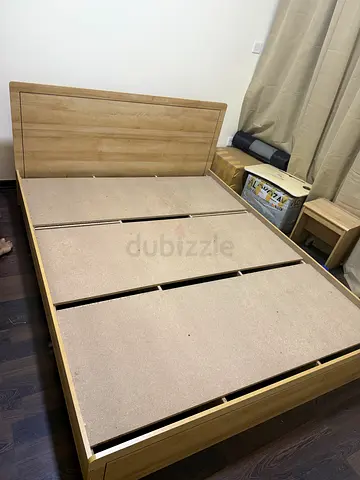 Queen size bed + Side table + Side table with Mirror For Sale