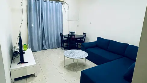 1 bedroom available with halll and kitchen