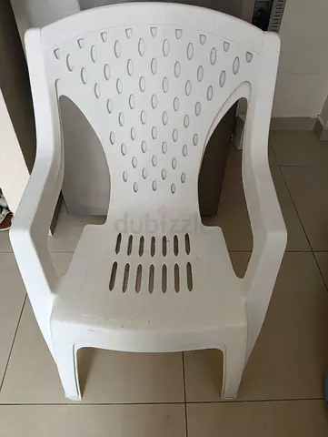 White plastic armchair (used)
