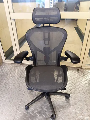 For Sale Used Herman Miller Remastered Aeron Chair Size B With Headrest