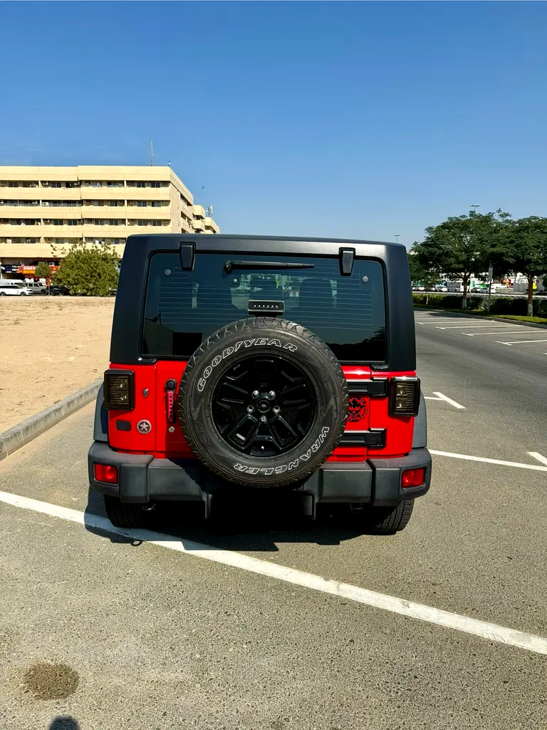 Jeep Wrangler 2018 — photo 1 of 8