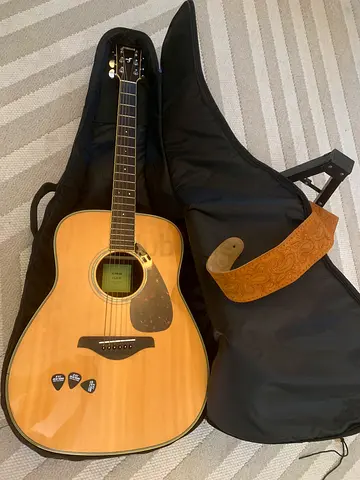 Yamaha FG830 acoustic guitar like new