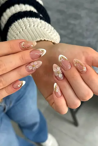 Alize Nails studio Elevate Your Style with Stunning Nails ✨
