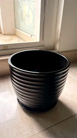 Black Ribbed Plant Pot with Saucer (Good Condition)