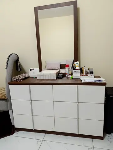 Selling my 6-drawer dresser with full-length mirror (white  dark wood)