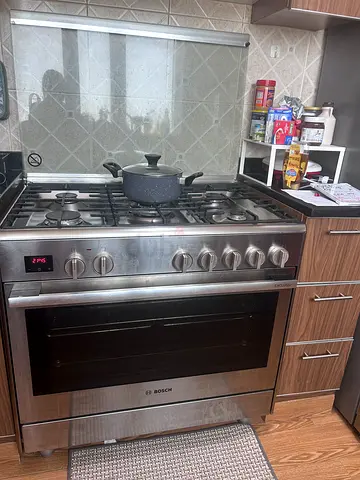 Large Bosch Oven FOR ONLY 1,500 AED!! 
Dual fuel range cooker
HSB738357M 
Used for 18 months
