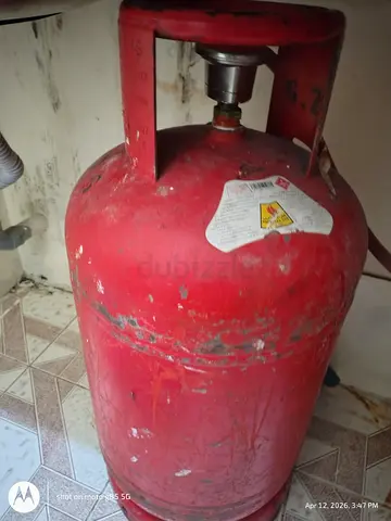 Gas cylinder with regulator