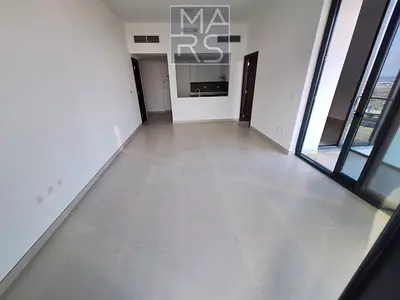 📍 شقة غرفة وصالة للإيجار في مجمع سكني يُعد من أجمل وأرقى الأماكن، يتميز بموقع حيوي قريب من جميع الخدمات مثل الأسواق، المطاعم، ووسائل المواصلات.