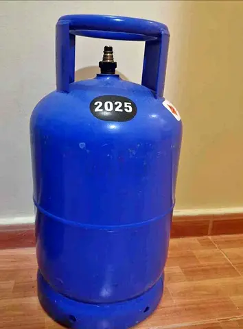 Gas cylinder  and regulator