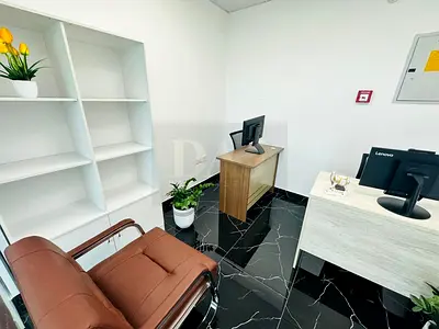 Spacious office | no Commission | near to Metro Station