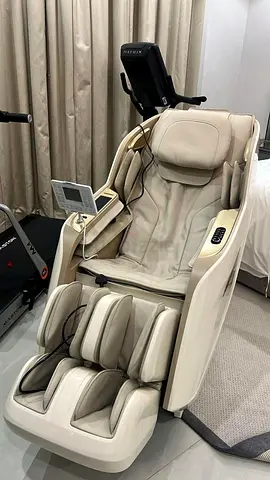 My full-body electric massage chair (beige) - great condition