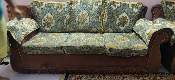 3-seater fabric sofa 2-seater fabric sofa with patterned cushions - good condition