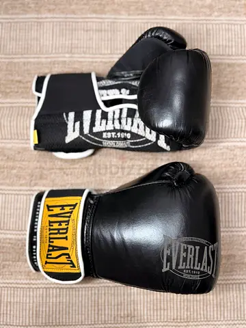 Everlast Black Boxing Gloves (Pair)