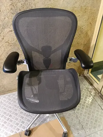 For selling Herman Miller remastered chair.steel base.size C . fully loaded