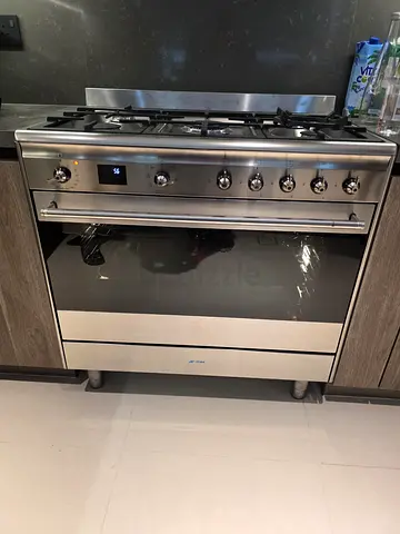 SMEG Gas On Top Electric Oven 90cm Mint Use