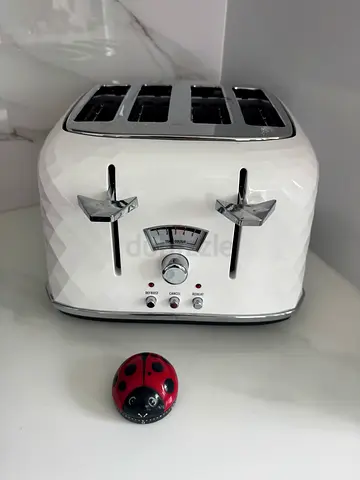DeLonghi - Modern Four-Slice Toaster