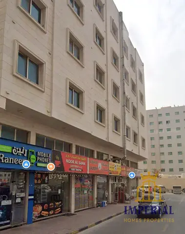 بنايه سكني تجاري زاويه شارعين  مع دخل سنوي 8.5% تملك حر للجميع