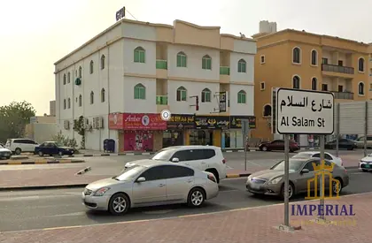 Commercial building, directly on Al-Salam Street, 10 years old, freehold