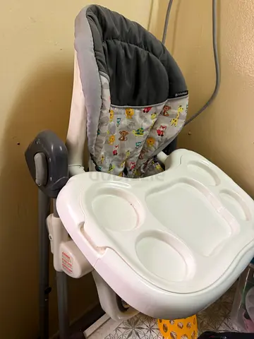 Baby chair for sale (babytrend brand)