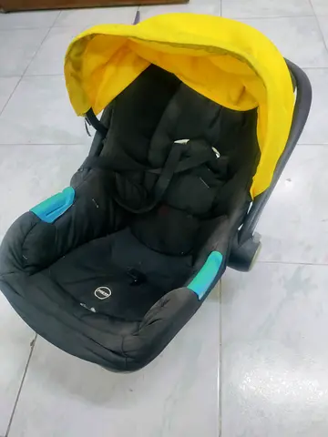 Baby car seater