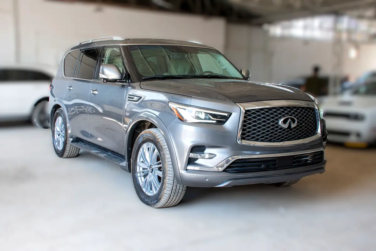 Infiniti QX80 2018 — photo 1 of 17