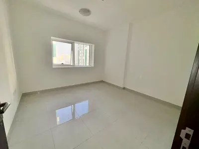 COUPLES AND FAMILIES 1BHK AVAILABLE AT SHJ DXB BRDR READY TO MOVE NEAR LULU FRONT OF BUS F24 EASY ACCESS TO BUS USERS 1CHQ OFFER