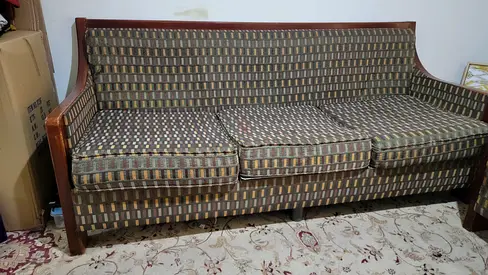 FREE Furniture Giveaway – Sofa + Dining + Coffee Table (Urgent Pickup!)