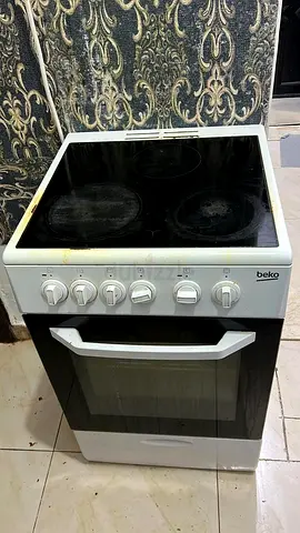 Beko freestanding electric cooker with ceramic hob and oven - used