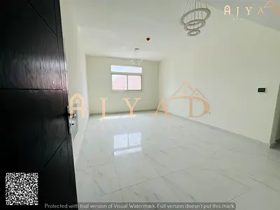 للإيجار: شقة غرفتين نوم وصالة بمنطقة الجرف 3 عجمان، قريبة من شارع الشيخ محمد بن زايد، 2 حمام، مكيف مركزي، مساحة واسعة، تشطيب مميز، بدون عمولة