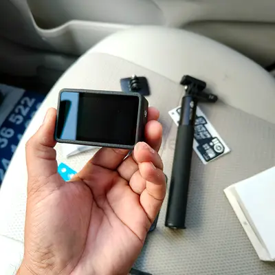 DJI action 5 pro Compact action camera with selfie stick condition minor used. Adventure combo