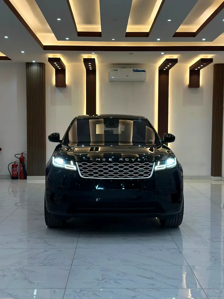 Land Rover Range Rover Velar 2018 — photo 1 of 14