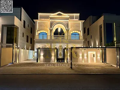 فيلا فاخرة بمصعد وتصميم راقٍ بسكن متكامل وشامل الخدمات