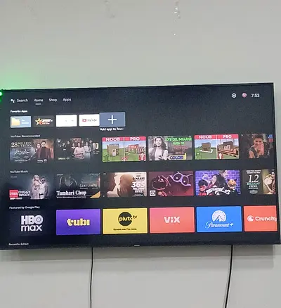 Smart Samsung LED TV 55 inchs Wall-mounted flat panel TV - great working condition