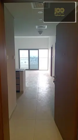 للبيع غرفة وصالة مساحه كبيره مع مسبح وجيم وباركن