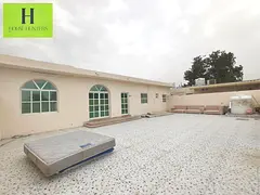 Luxurious 4 to 5Bhk villa !!Hall. !!! Majlis. !! Parking Area Available in Al jazzat