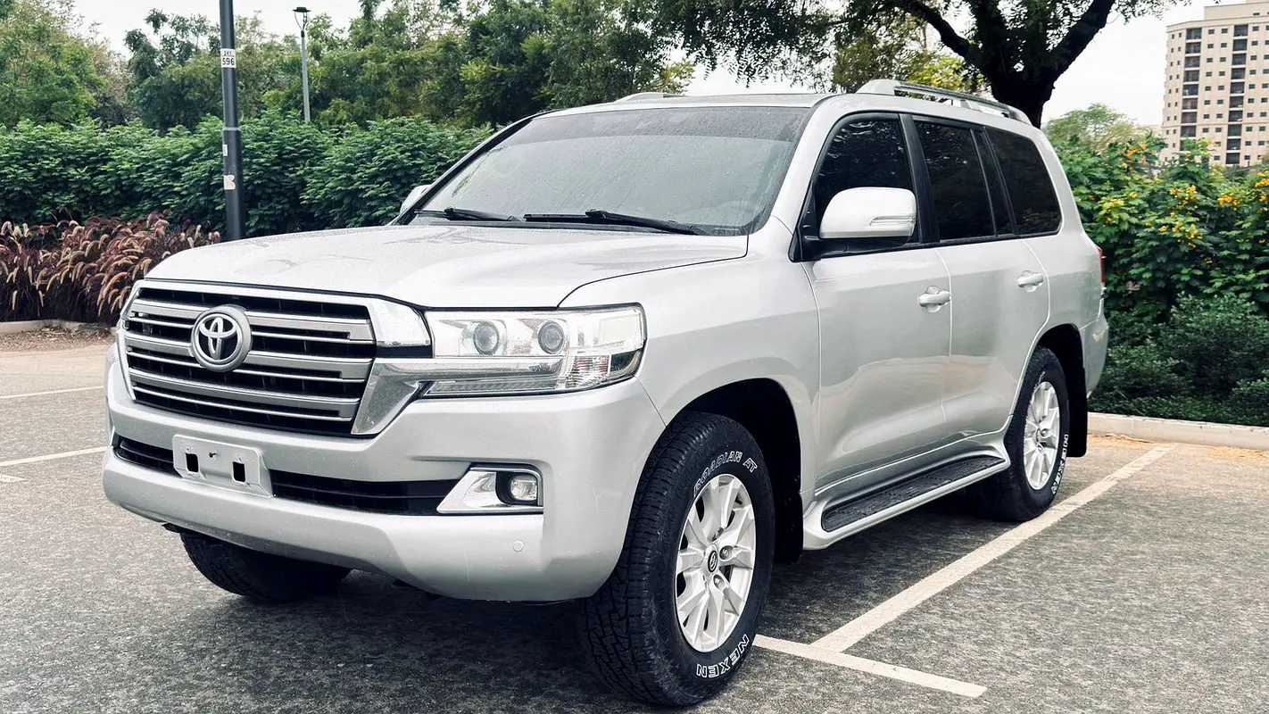 Toyota Land Cruiser 2018 — photo 1 of 19