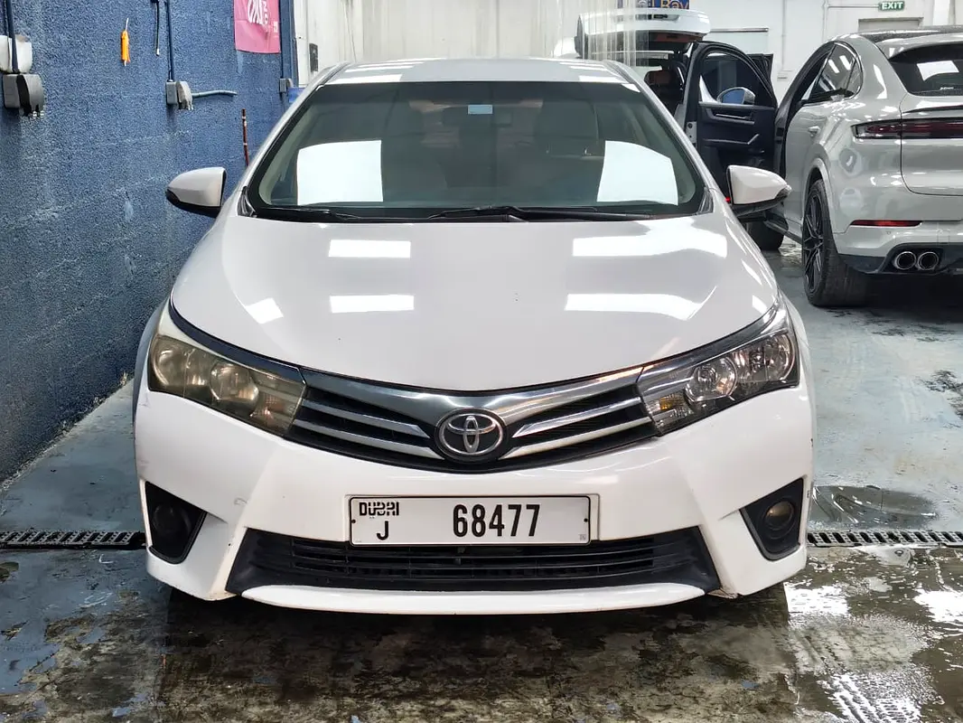 Toyota Corolla 2015 — photo 1 of 11