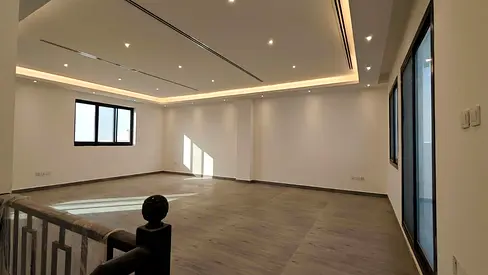 فيلا تجمع بين المساحات الواسعة، التصميم الفاخر، والموقع الاستراتيجي، مما يجعلها خيارًا مثالياً