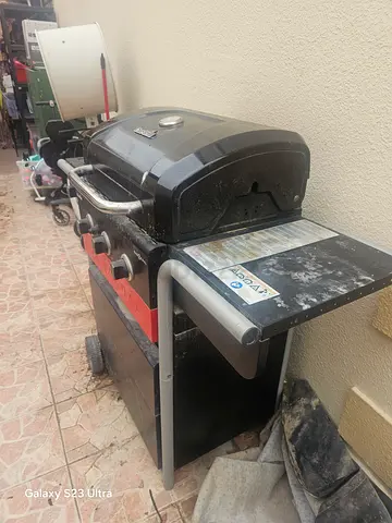 Used outdoor gas BBQ grill - Good condition
