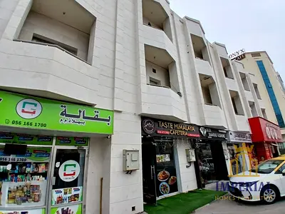 للبيع بنايه تجاريه علي شارعين امامي وخلفي (شارع رئيسي) ودخل سنوي 11.9%