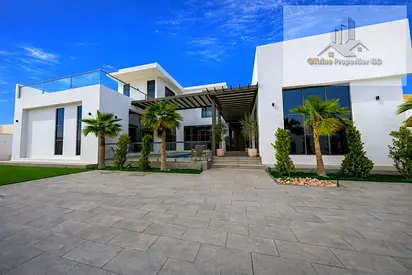 Contemporary Villa | Swimming Pool | Garden Area