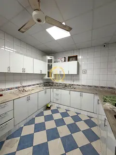 Al-Azrah, Dahiya, Wasit, area 10,000 sq ft, 5 rooms, large majlis, hall, parking for more than 5 car