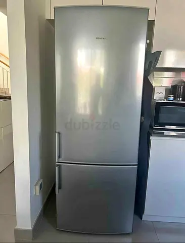 Siemens bottom freezer fridge same like new conditon for sale