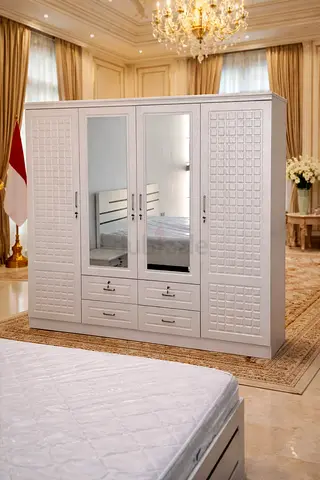 Stylish 4door wardrobe available good quality