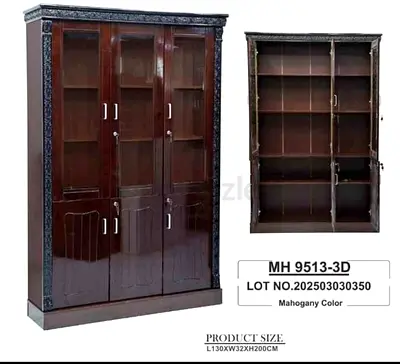 I’m selling my 3-door mahogany glass display cabinet (MH 9513-3D), 130x32x200 cm
