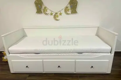l brimness  Day bed with 2 storage drawers underneath and with 2 IKEA mattresses