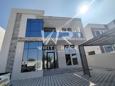 Spacious 5BR Single Row | Best Deal | Luxurious