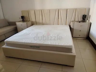 5-set Upholstered bed set with Viscopedic mattress, 2 nightstands, chest of drawer, mirror, cushion