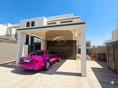 Luxury 3 BR townhouse in Falcon Island ready to move